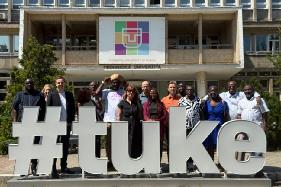 proeject event participants in front of the TUKE